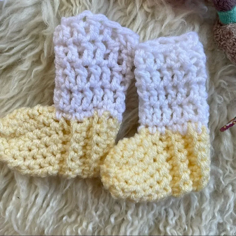 Custom Made Knit Newborn Hat and Shoes NWOT